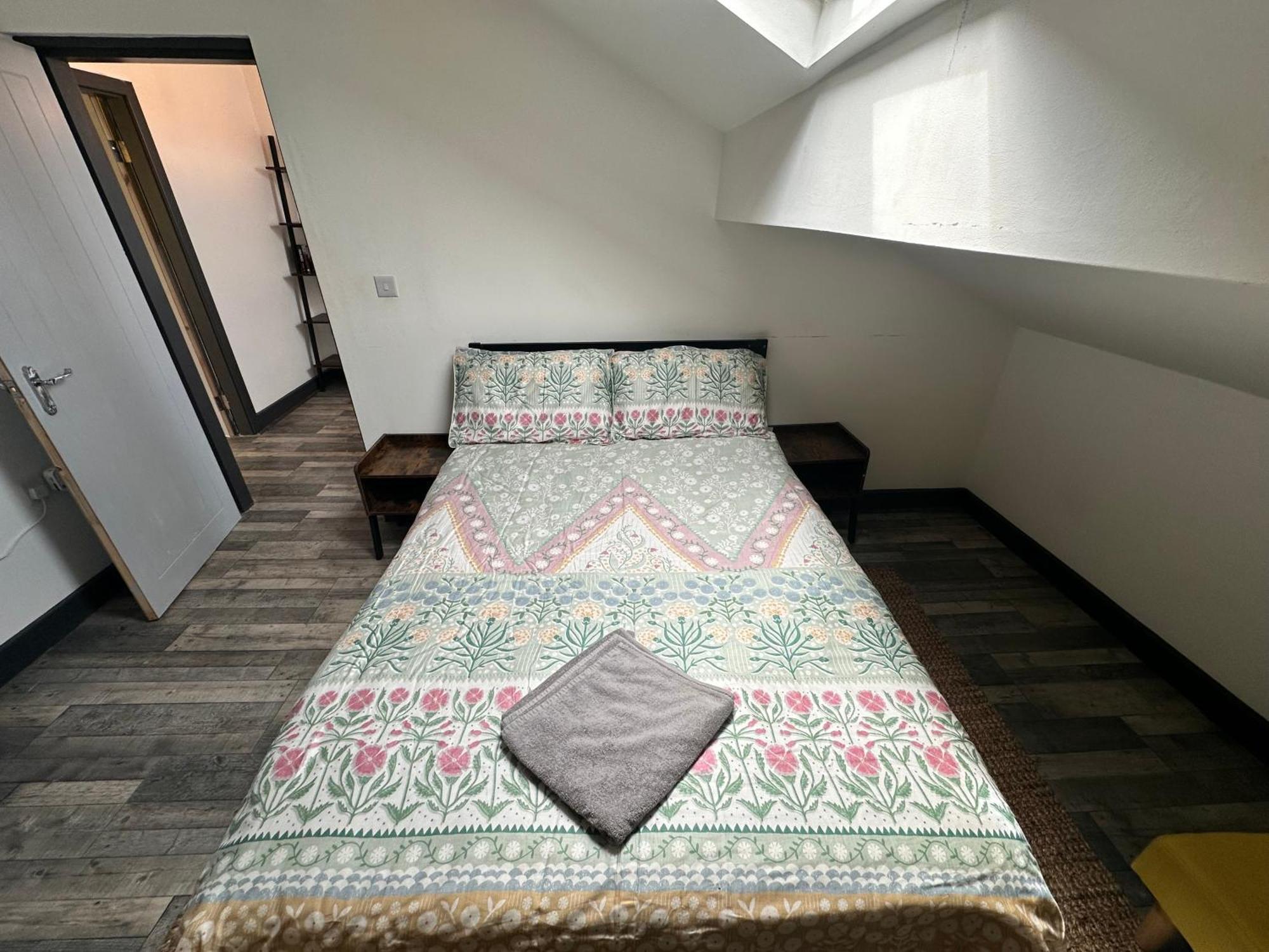 Town Center Willow Apartment - Sleeps Up To 10 - Dogs Welcome - 2 Minutes From Train Station Blackpool Luaran gambar
