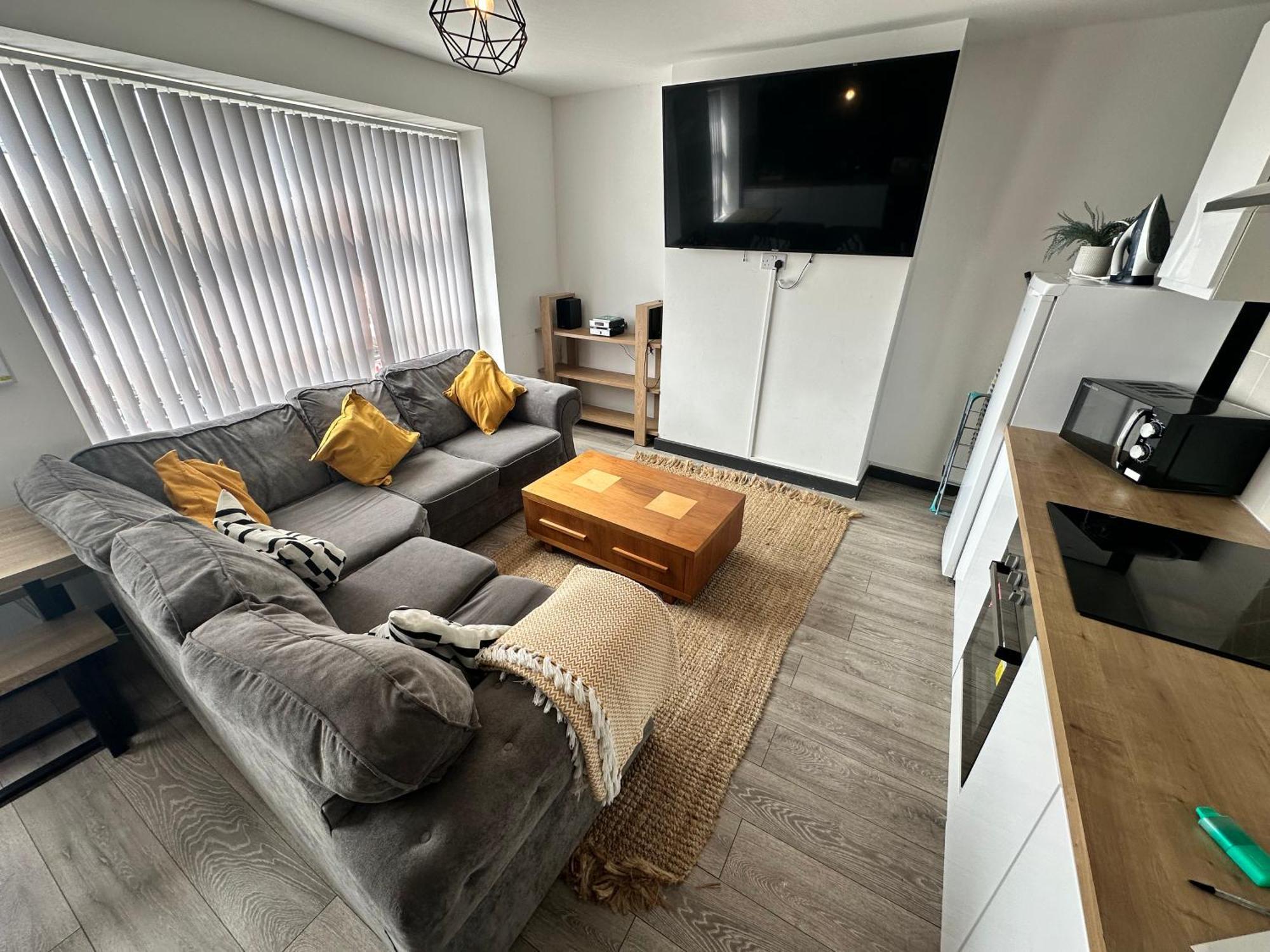 Town Center Willow Apartment - Sleeps Up To 10 - Dogs Welcome - 2 Minutes From Train Station Blackpool Luaran gambar